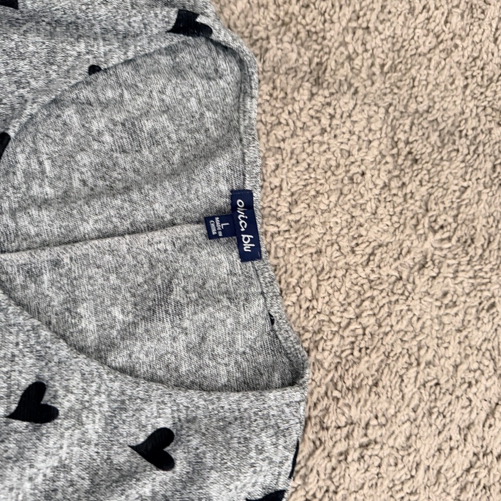 Chic Gray Heart Print Sweatshirt - Picture 4 of 4